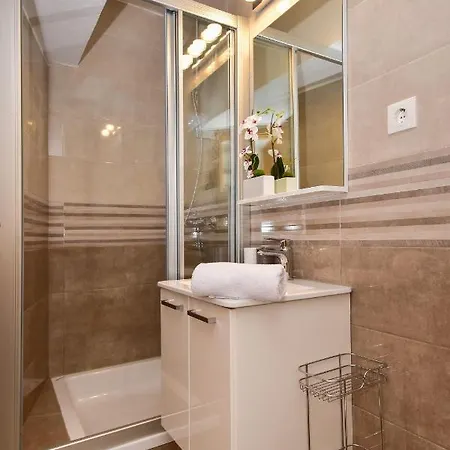 Luka Apartment