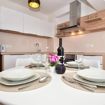 شقة Luka إيغراني